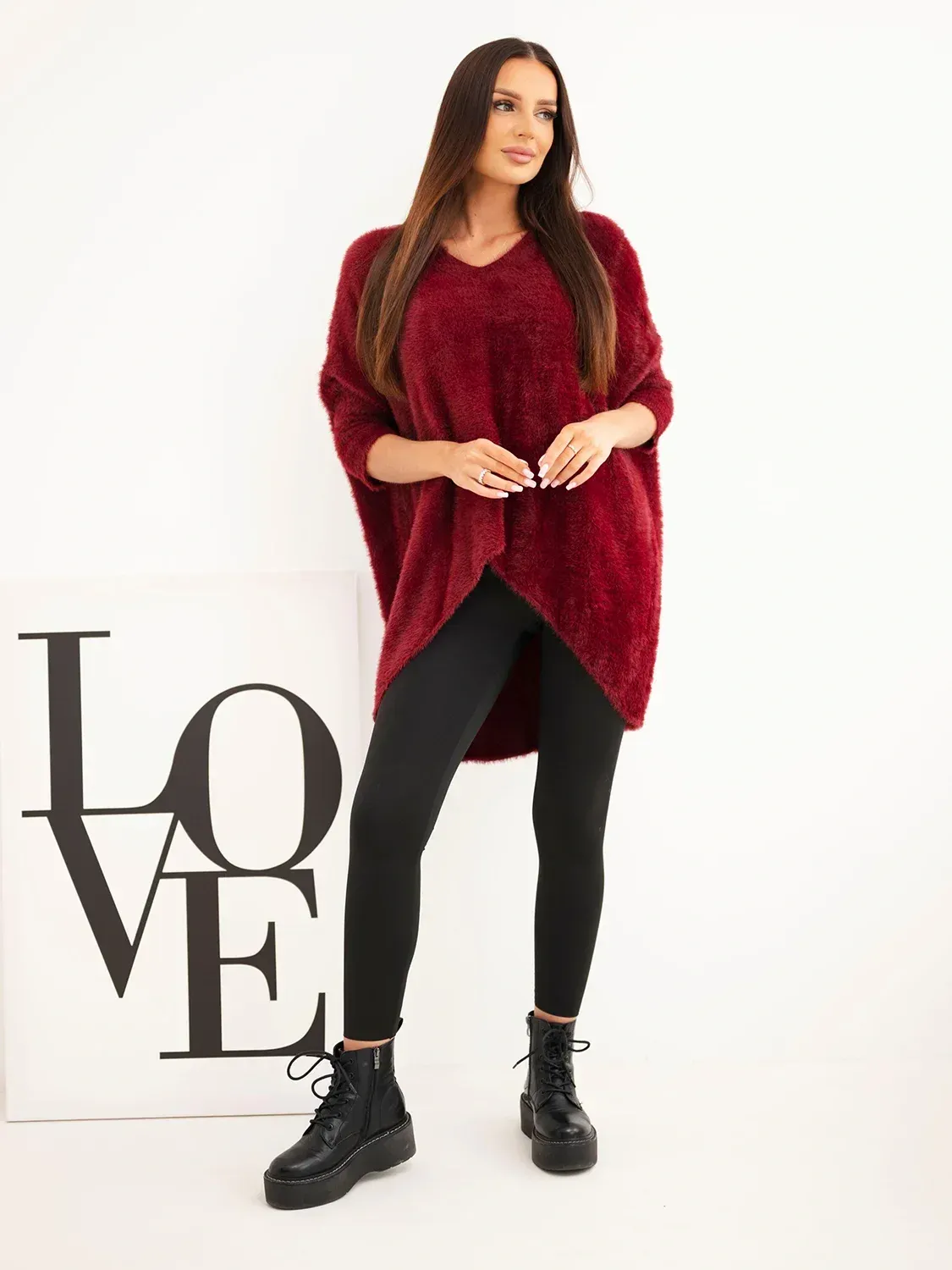 Sweter damski Plus Size z dekoltem V bordowy - obrazek 3