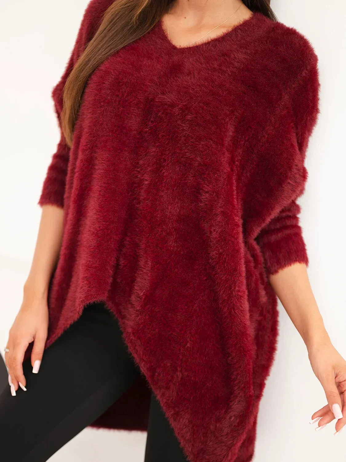 Sweter damski Plus Size z dekoltem V bordowy - obrazek 2