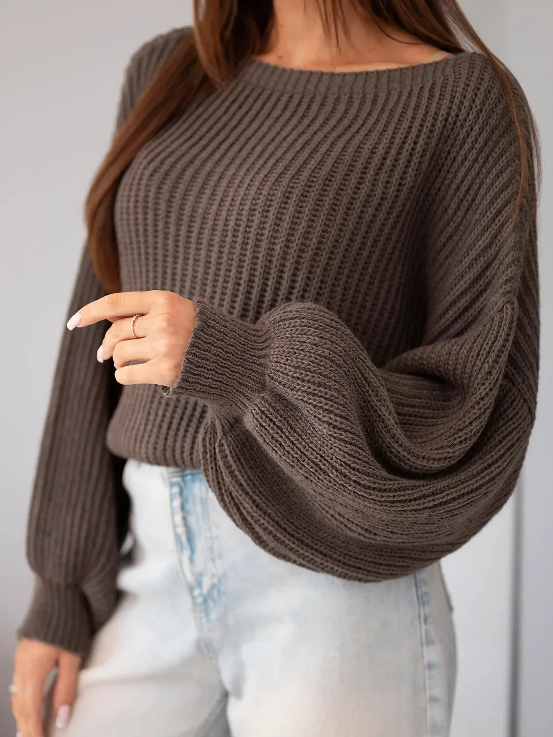 Sweter damski luźny prążkowany z długim rękawem fango - obrazek 2