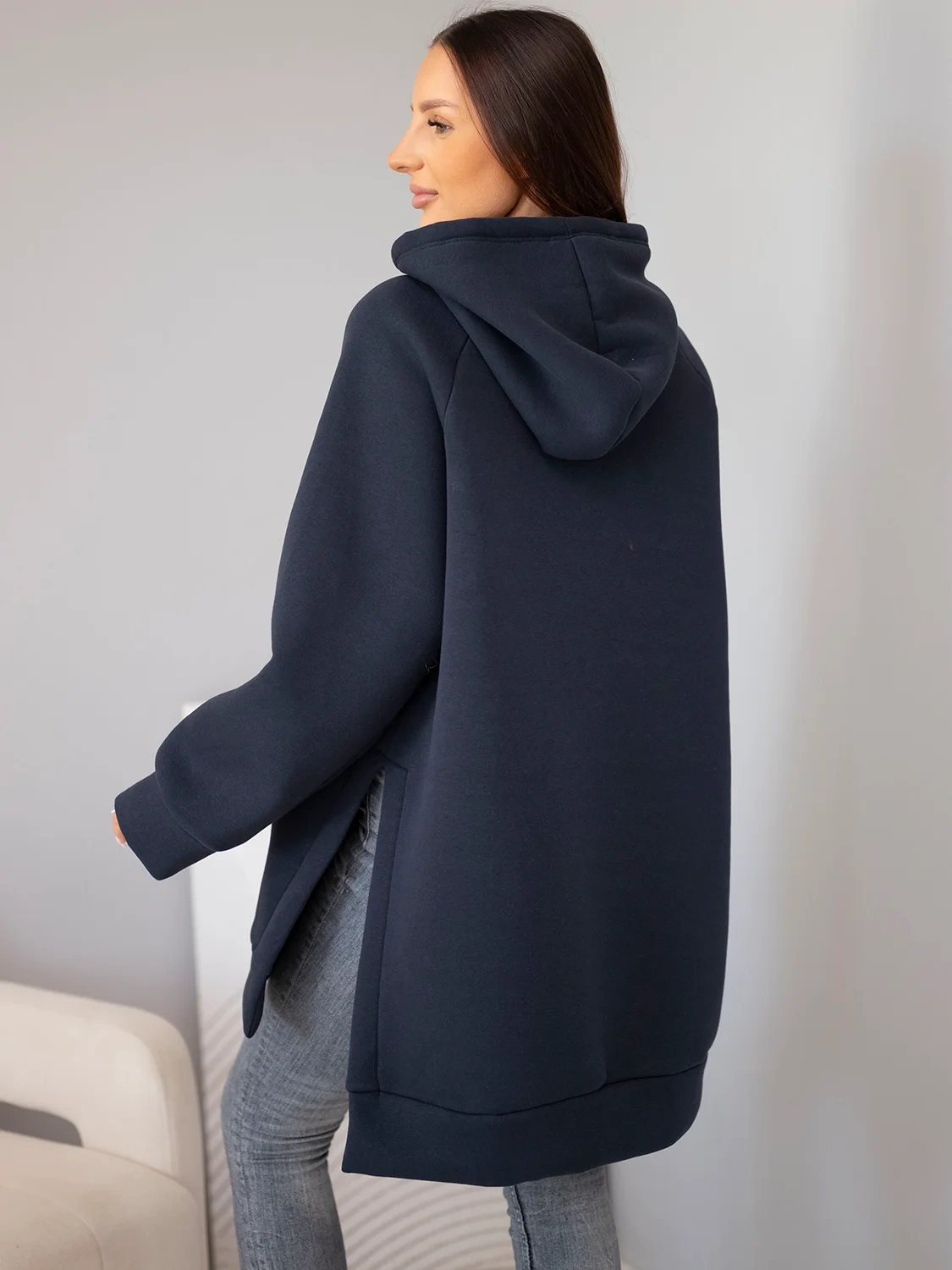 Bluza damska oversize z bawełny z kapturem i kieszenią granatowa - obrazek 4