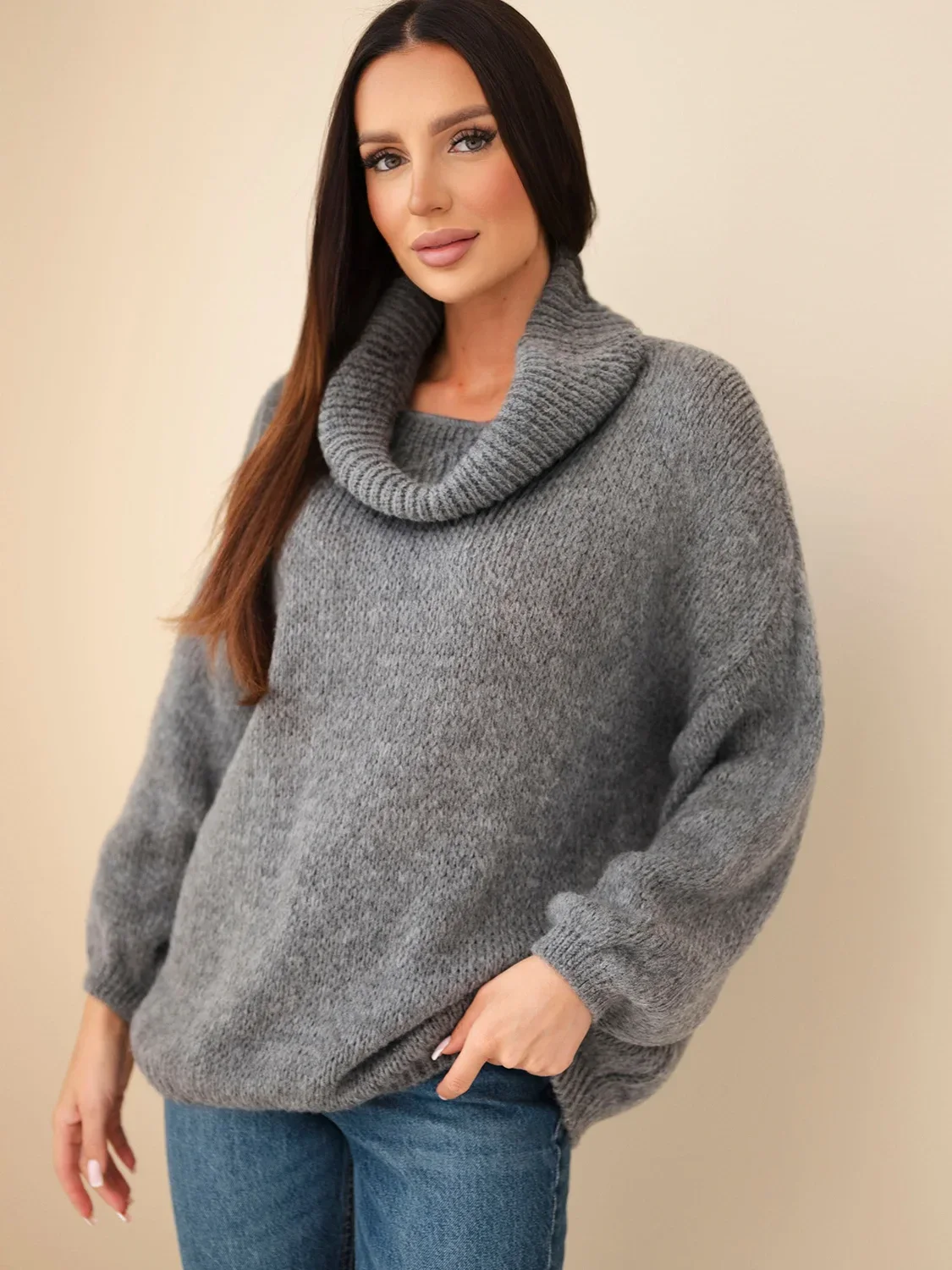 Sweter damski luźny z dodatkiem wełny z golfem szary